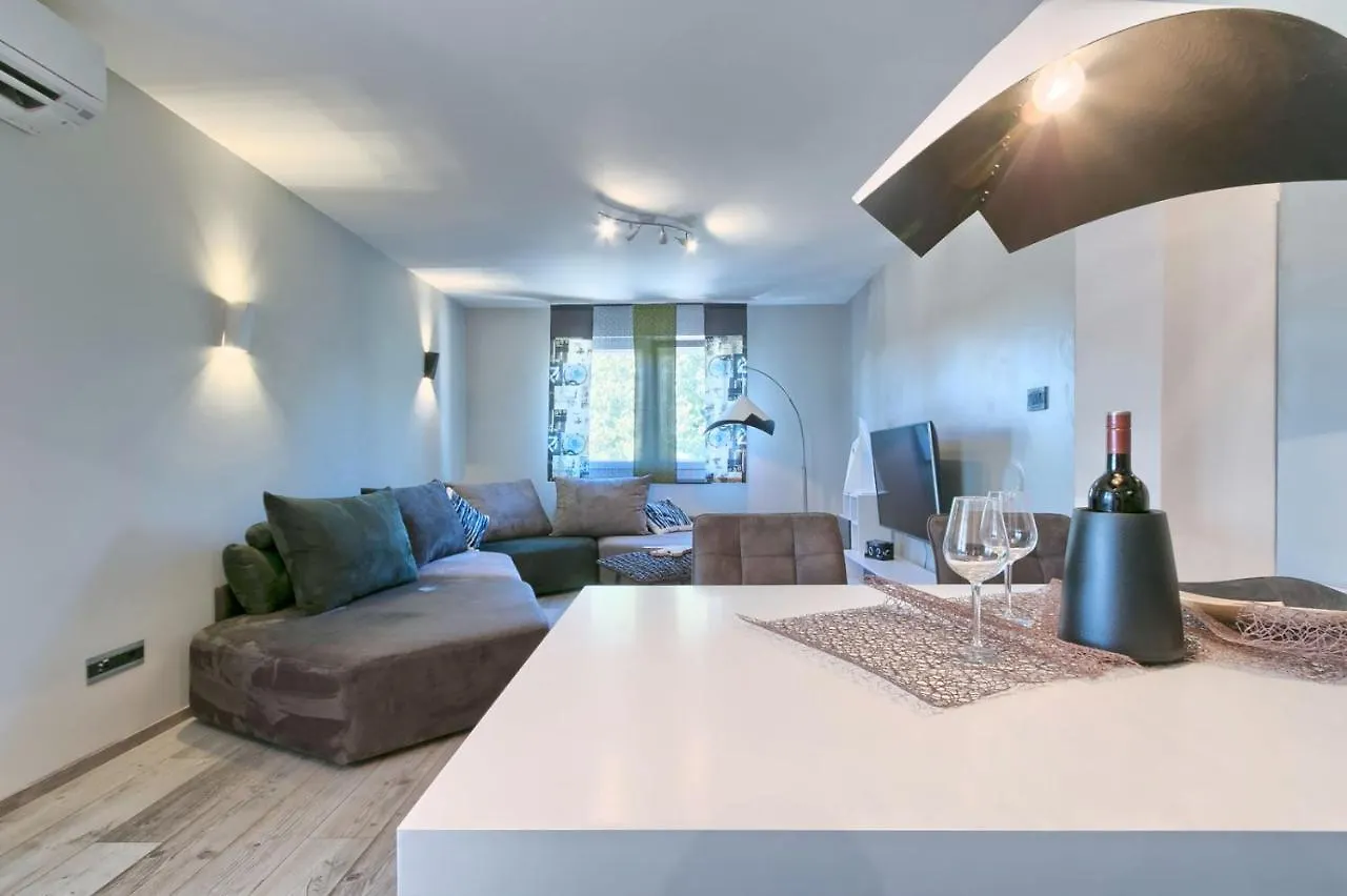 Modern Oasis Apartment Pula