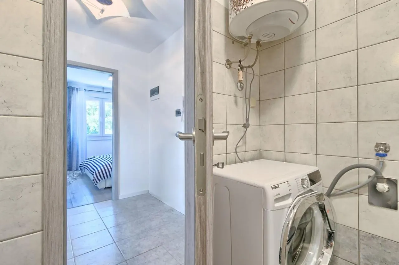 Modern Oasis Apartment Pula