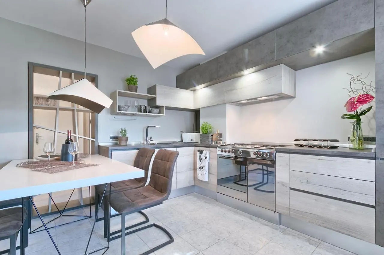 Modern Oasis Apartment Pula Hırvatistan