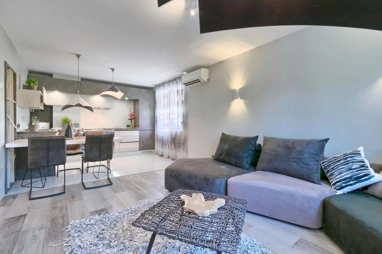 Modern Oasis Apartment Pula 0*,