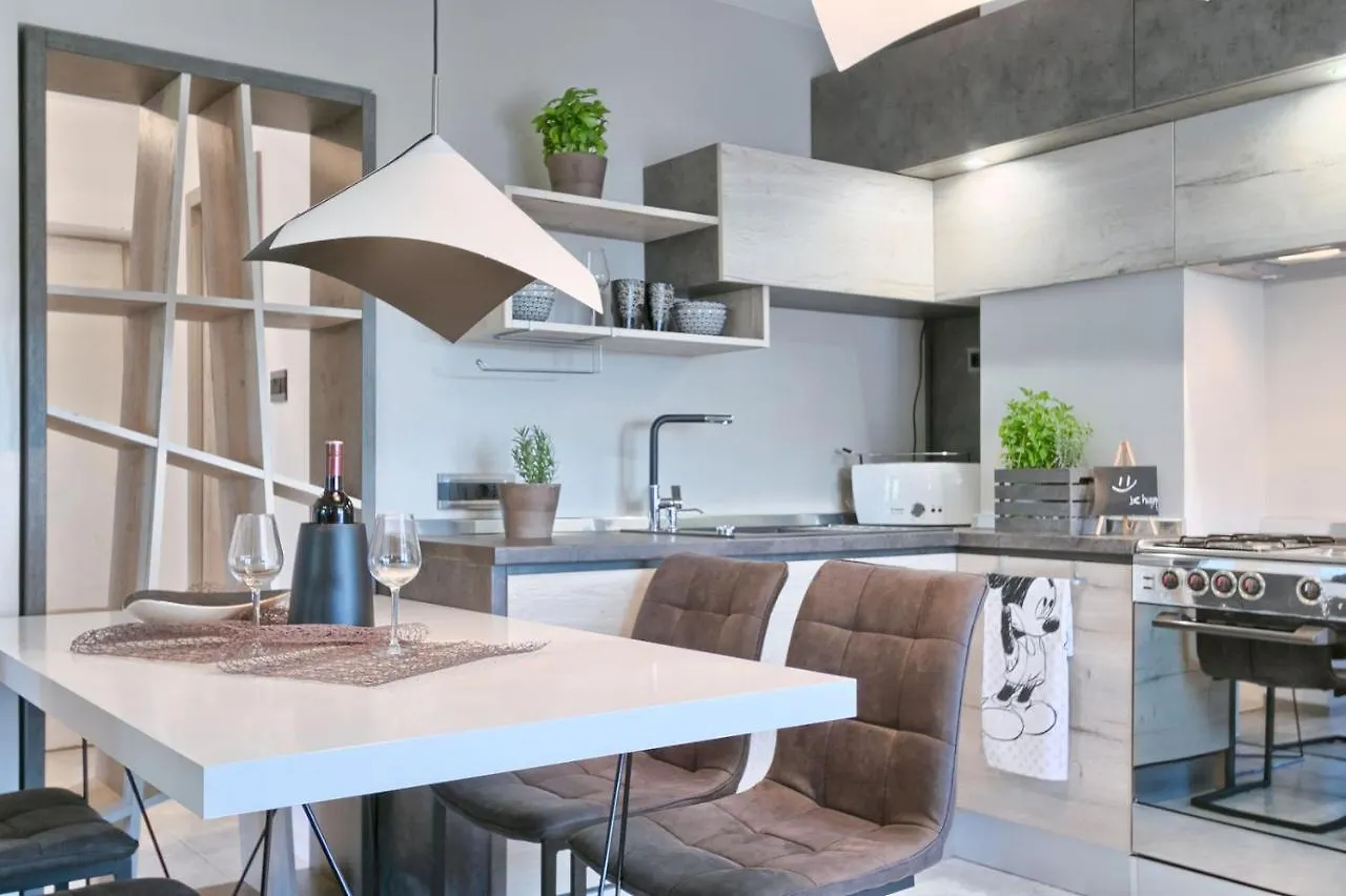 Modern Oasis Apartment Pula Hırvatistan