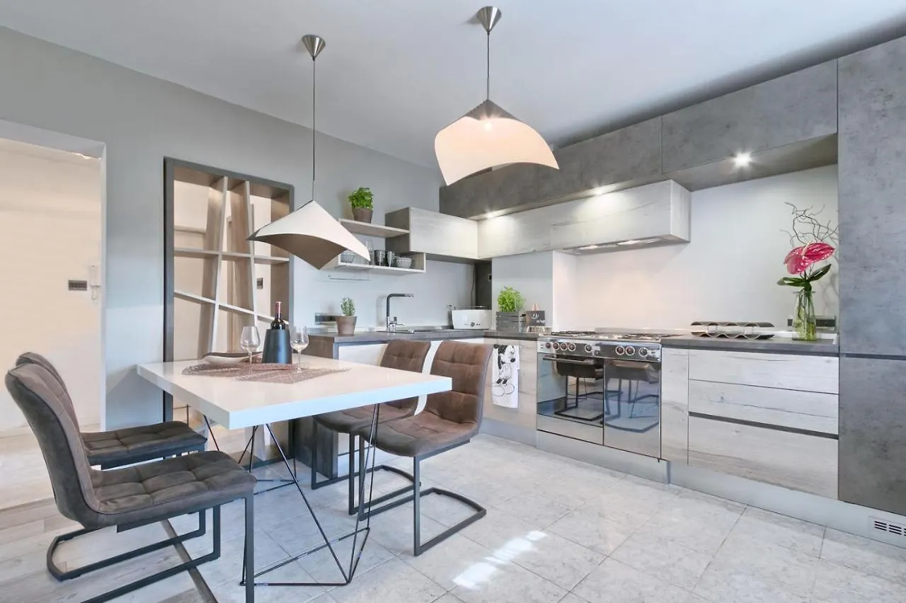 Modern Oasis Apartment Pula