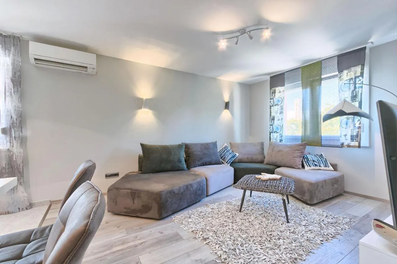 Modern Oasis Apartment Pula