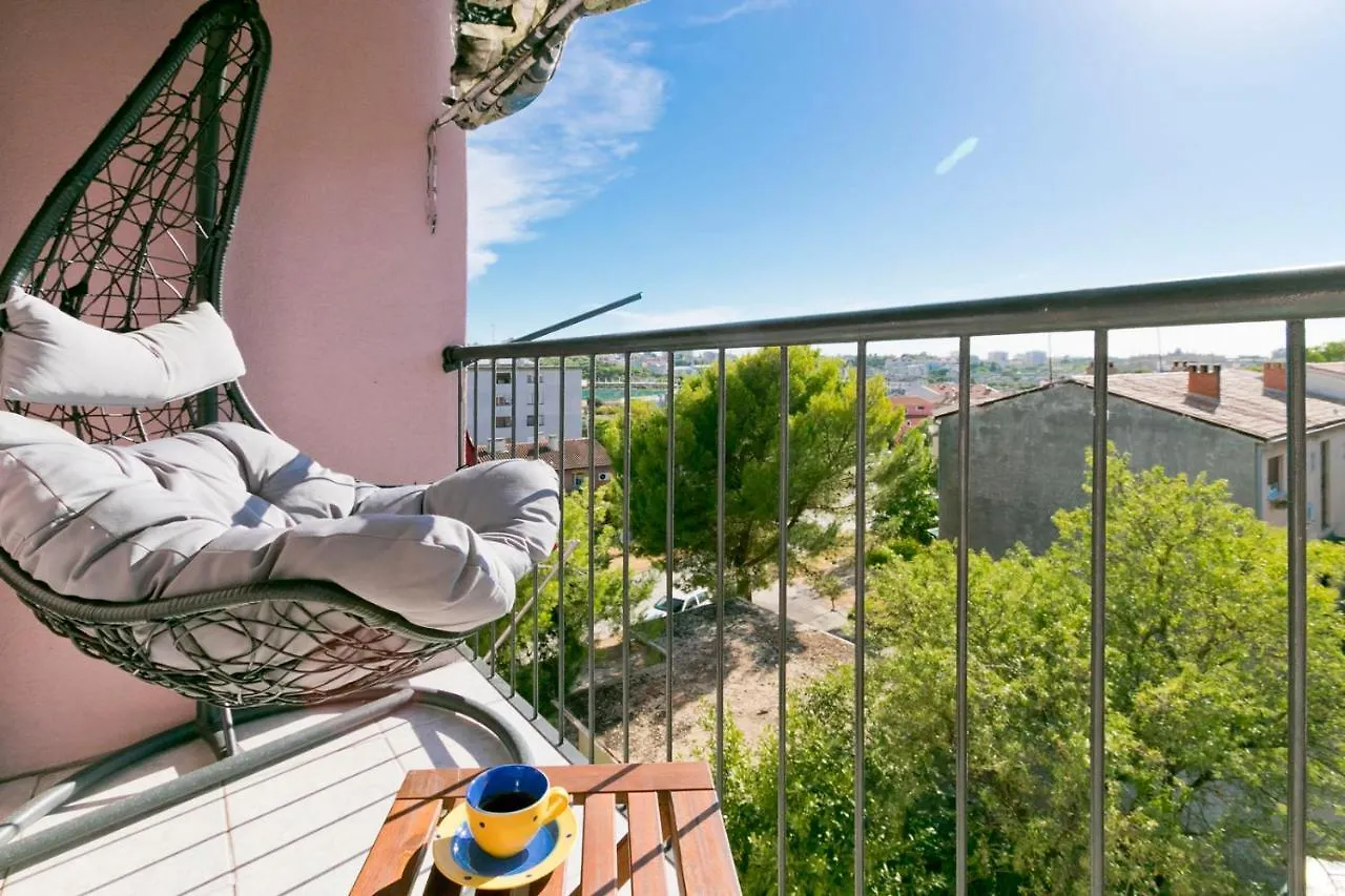 Modern Oasis Apartment Pula