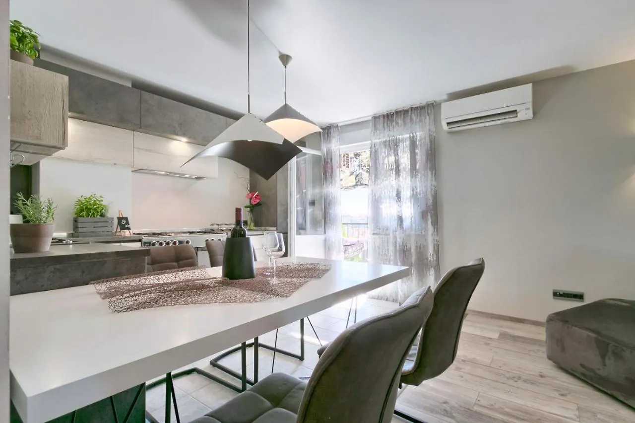 Modern Oasis Apartment Pula
