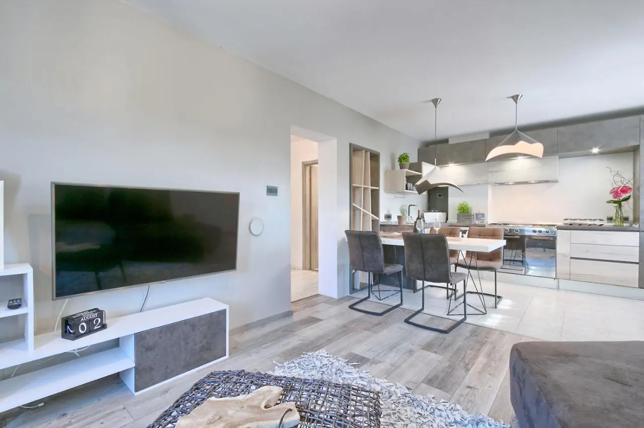 Modern Oasis Apartment Pula