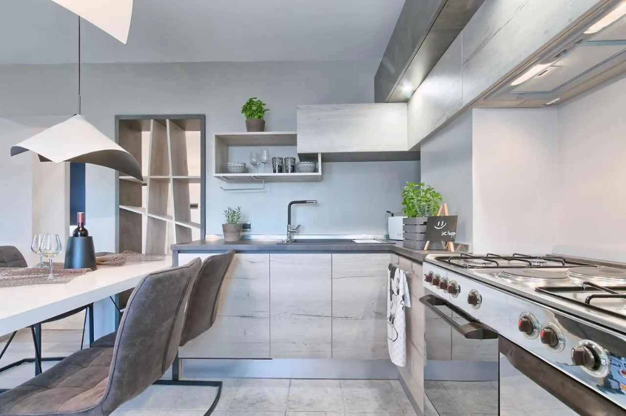 Modern Oasis Apartment Pula Kroatien
